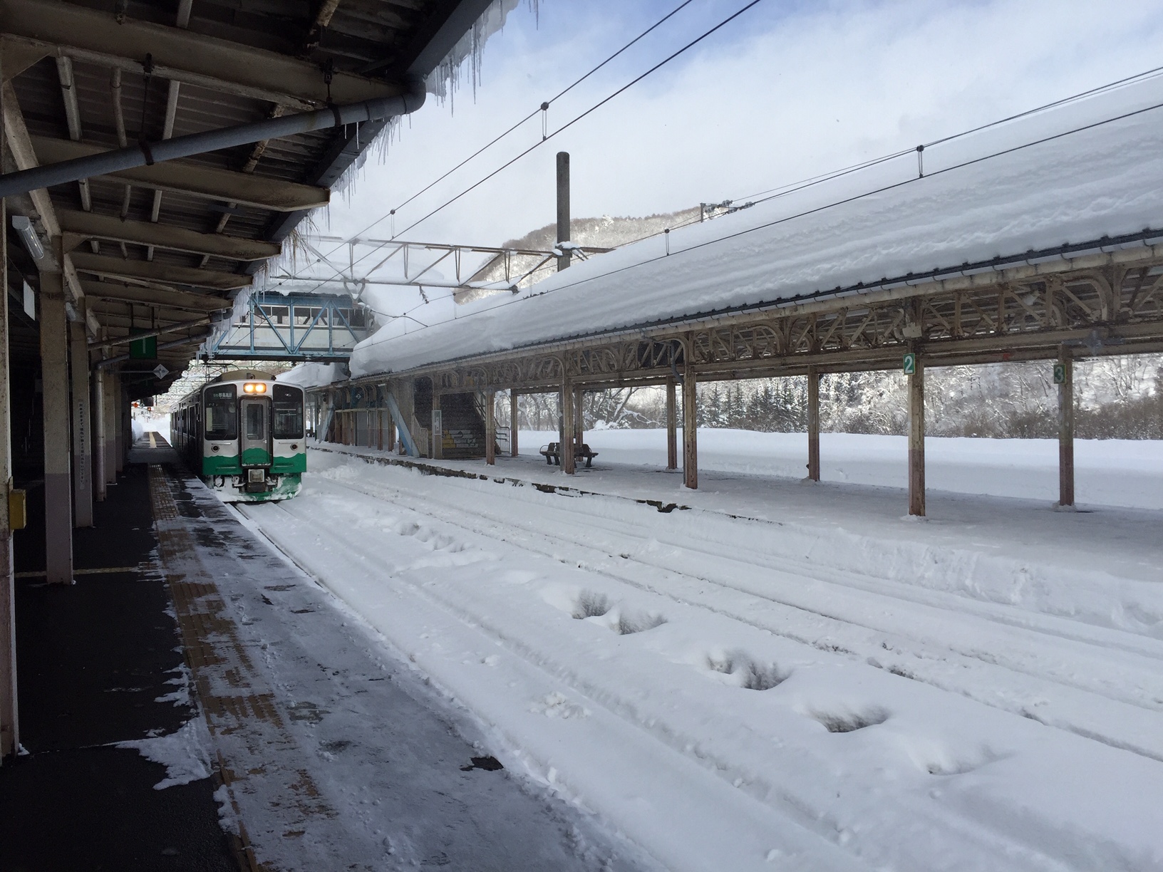 妙高高原駅の上屋除雪に伴う列車の運休について