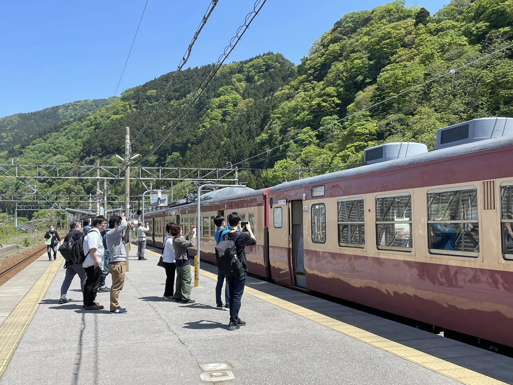 日本のどこかに　私が乗りたい　汽車がある