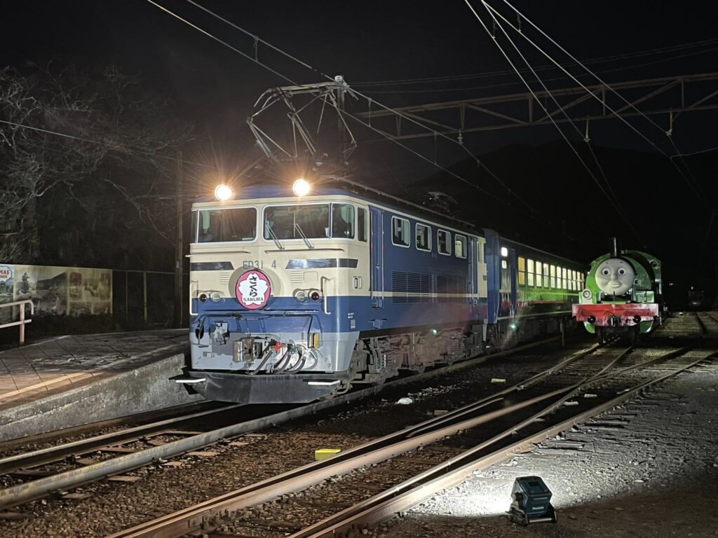 今夜は夜行列車ブルートレイン運転中です。